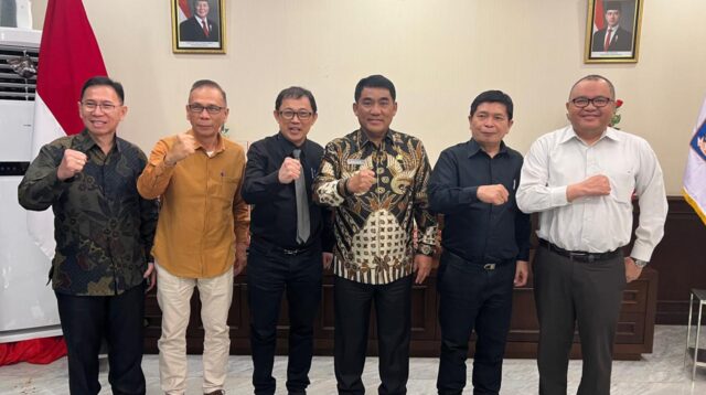 Sulawesi Utara, Unsrat, Yulius Selvanus